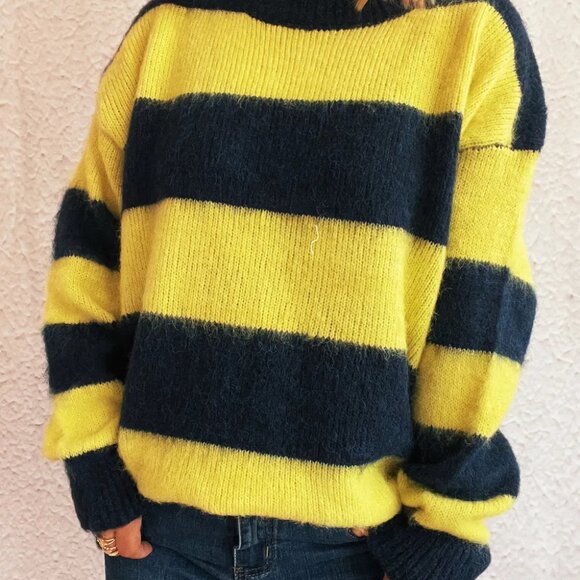 Striped Contrast Long Sleeve Sweater - Picture 13 of 16
